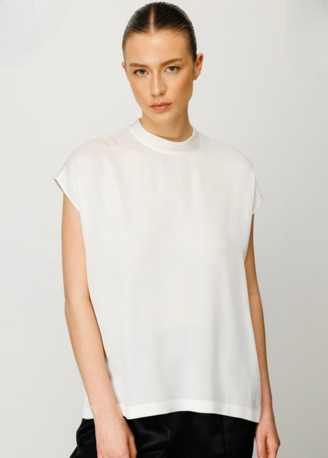 Stand up Collar Low Sleeve T-