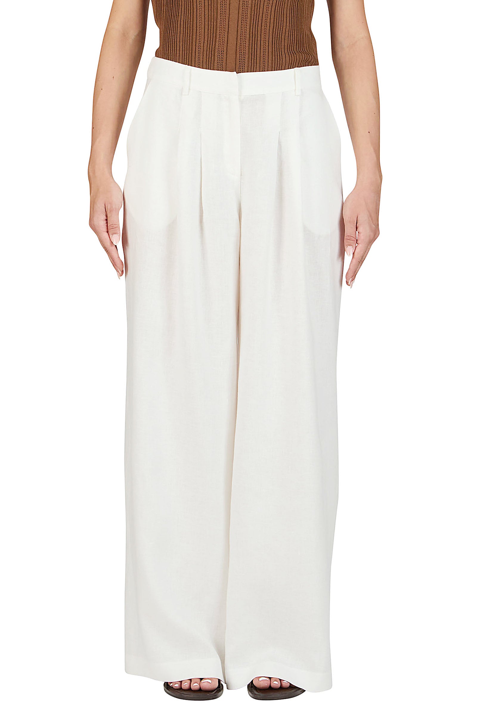 Wide pleated trousers