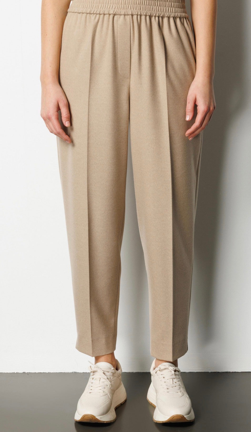 Slit Trousers with Elastane Belt