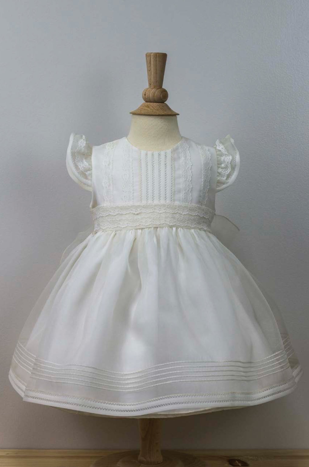 Graceful Short-Sleeve Christening Dress with Lace & Delicate Sheaths