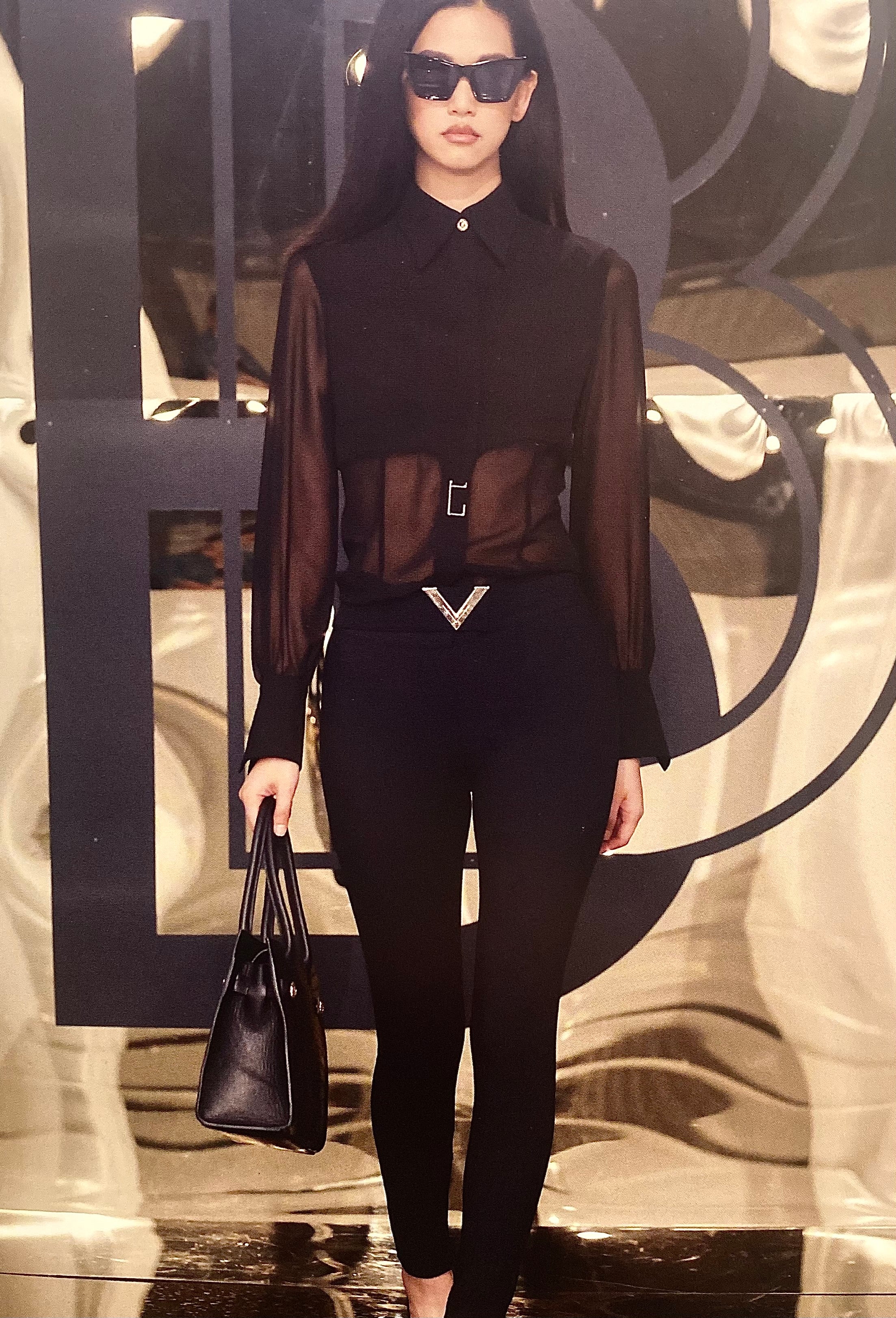Elegant Tailored Shirt with Wide Cuffs and Cinched Waist