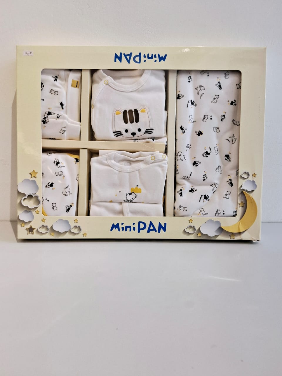 Kitty printed newborn set