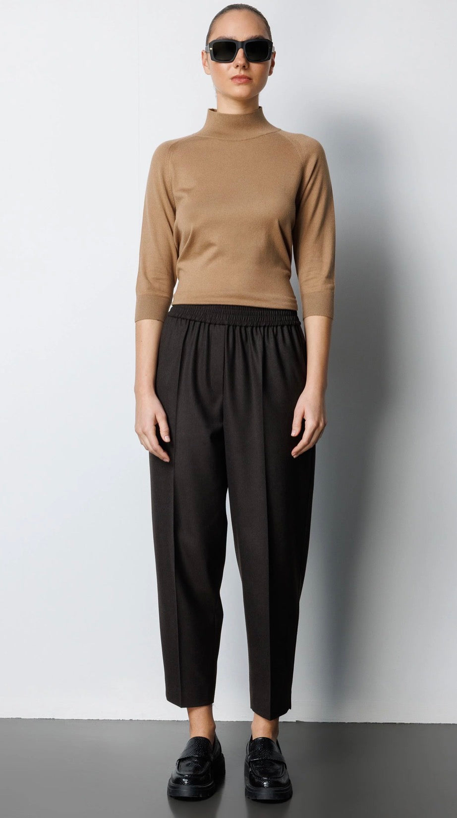 Slit Trousers with Elastane Belt