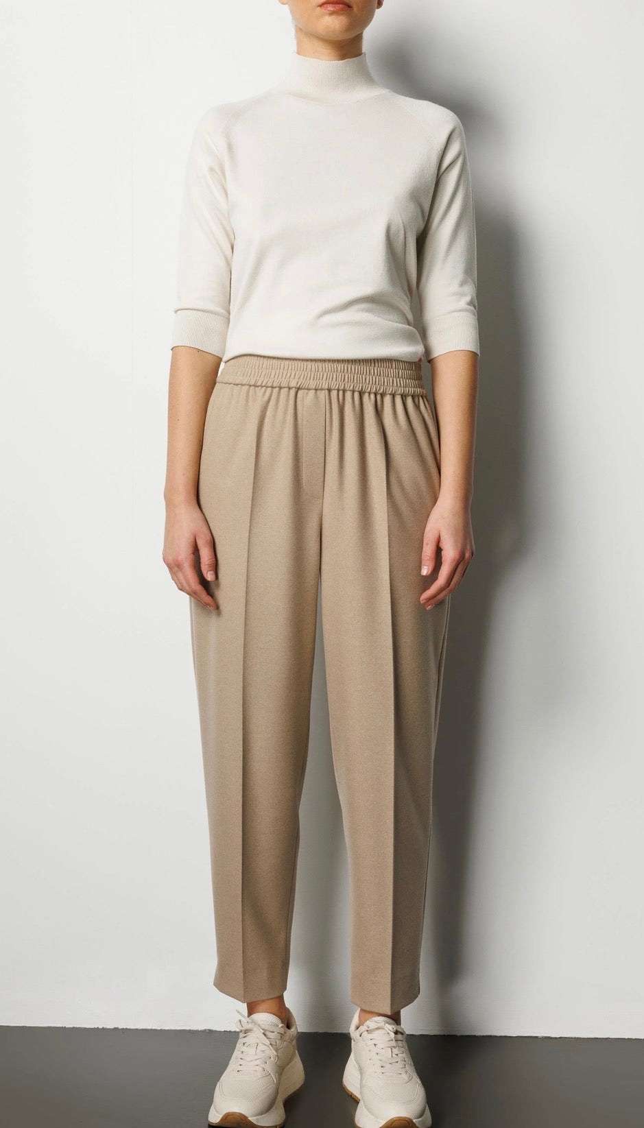 Slit Trousers with Elastane Belt