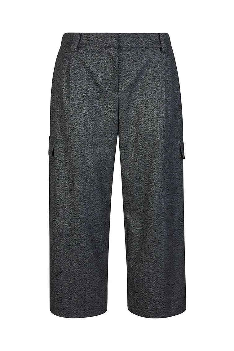 Baggy capri pants