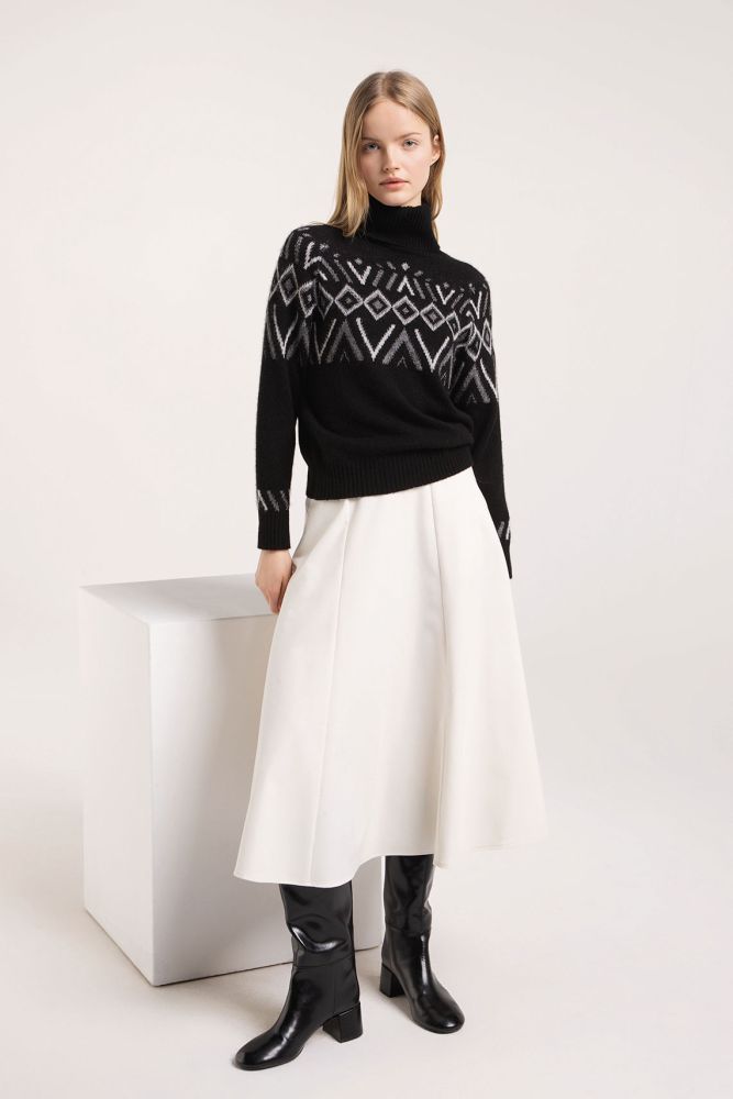 High neck jacquard knitwear.