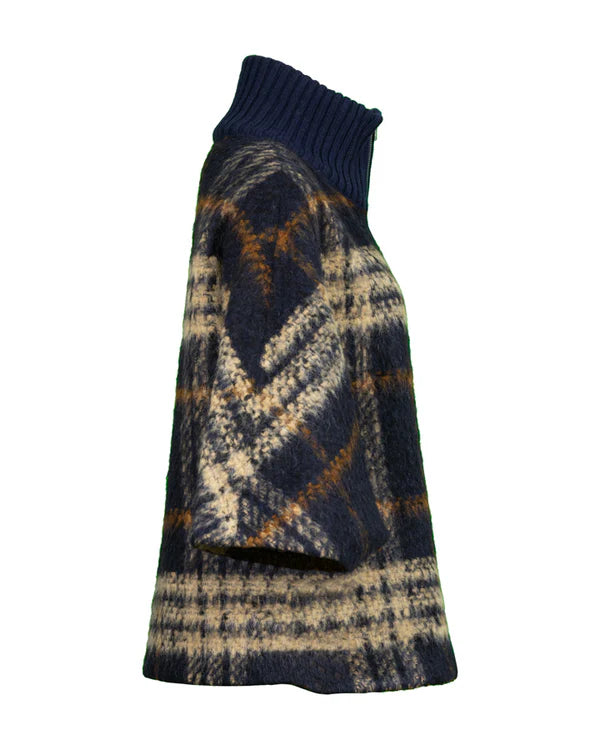 Coat with a knitted collar,