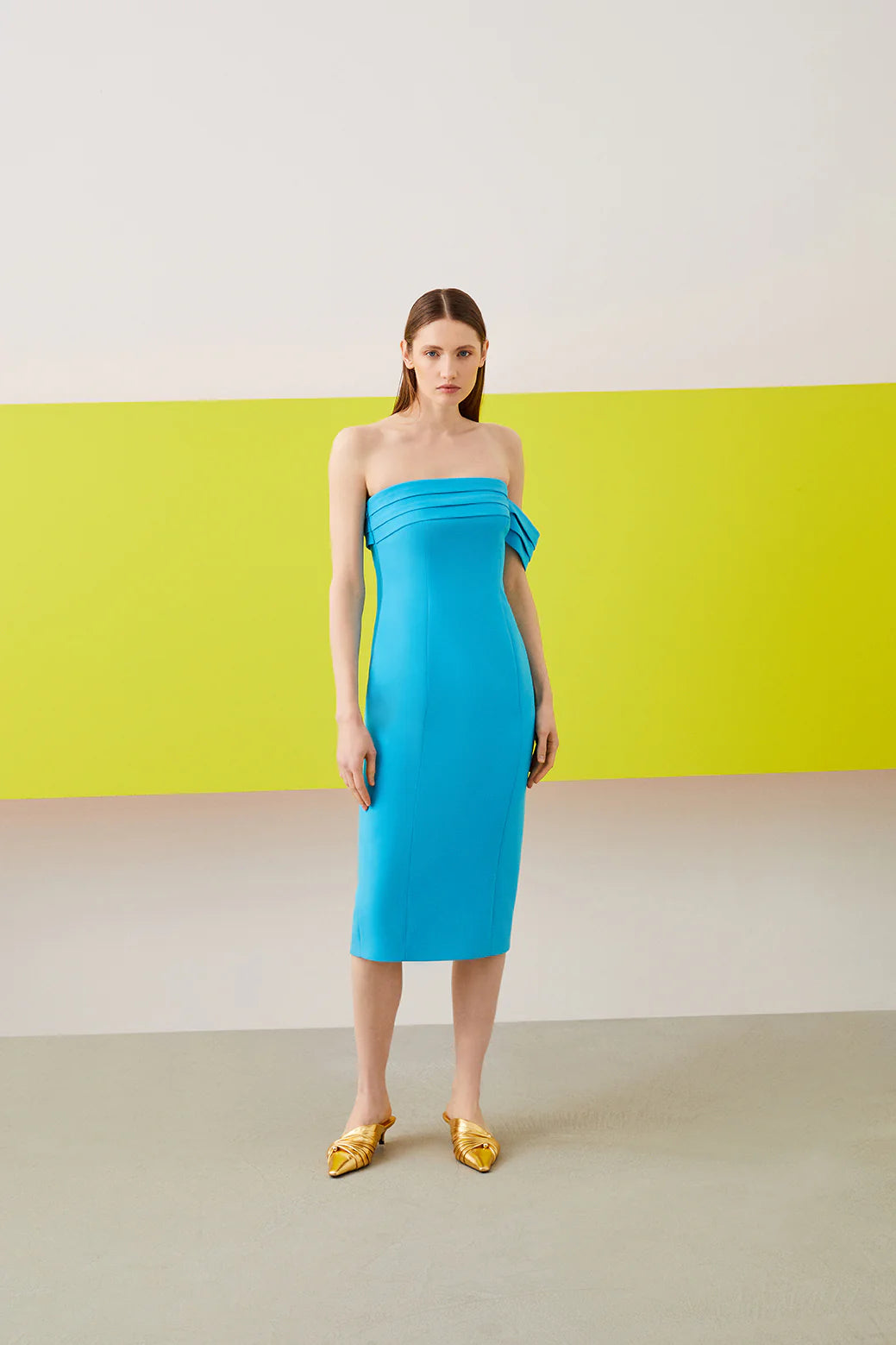 Strapless drapped single low sleeve midi dress