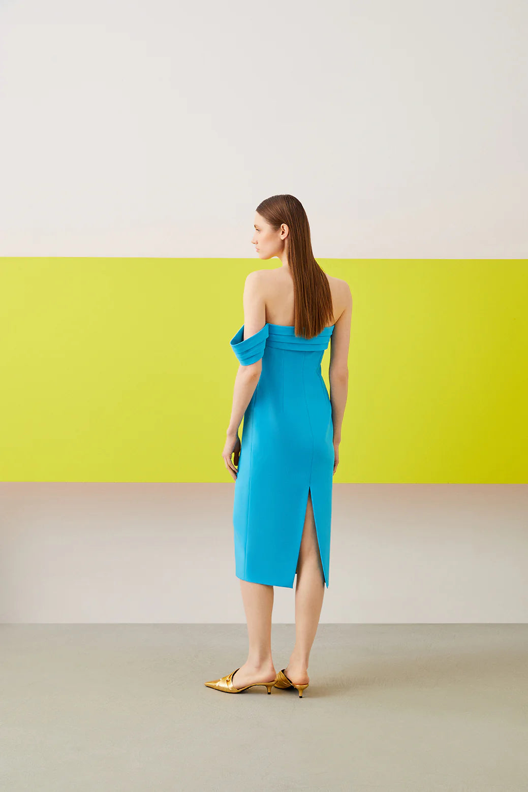 Strapless drapped single low sleeve midi dress