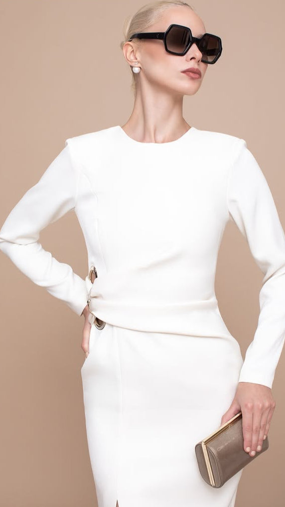 Ring detail on the side dress