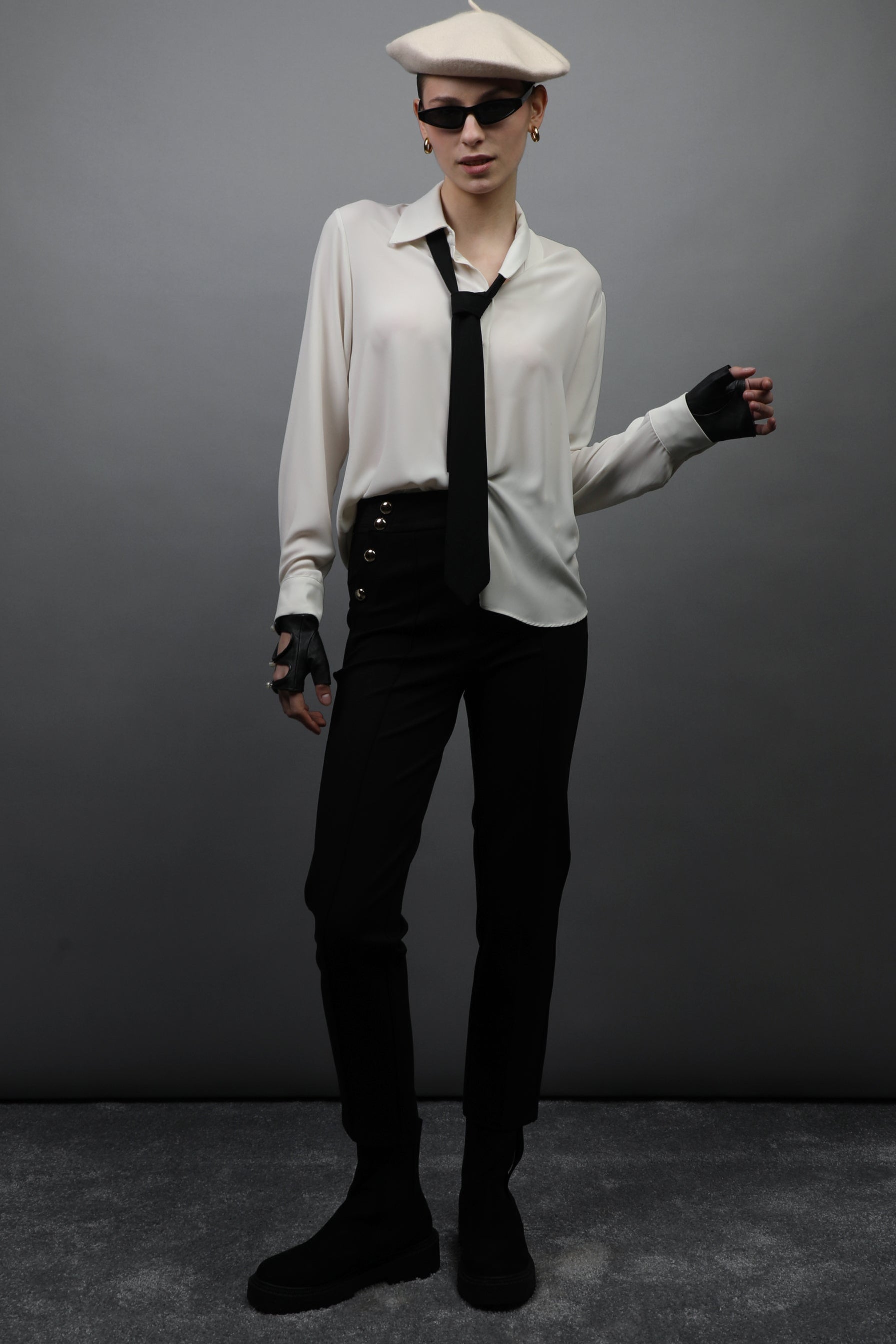 Buttons on the side pants