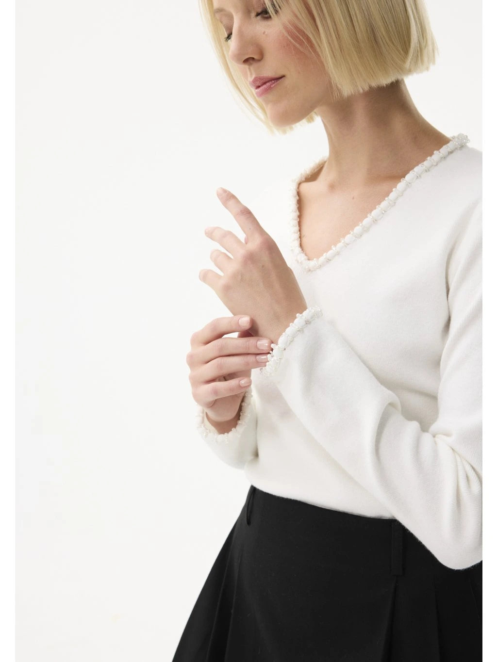 Pearl V-neck Knitwear